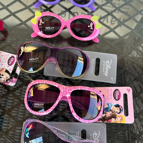 Disney Bundle 2 art sets one 3 tier art set 1 Minnie Mouse art set& sunglas bund - Picture 15 of 15